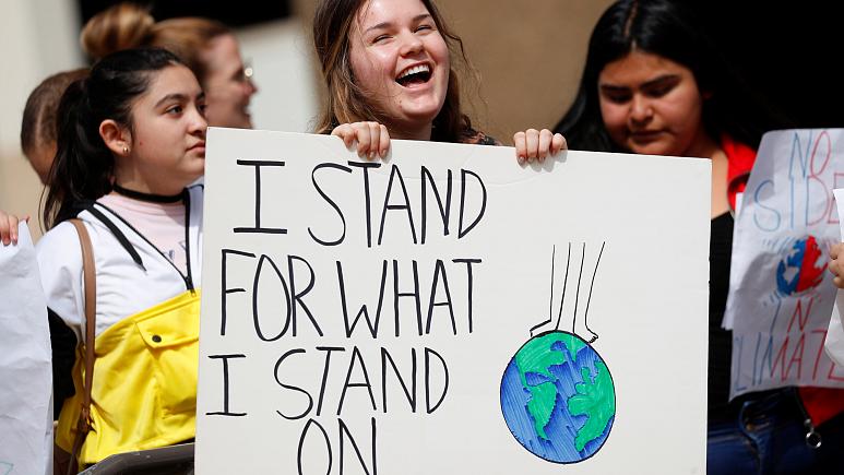 Yüz binlerce öğrenciden 'Gelecek için Cumalar' protestoları: İklim geleceğimiz